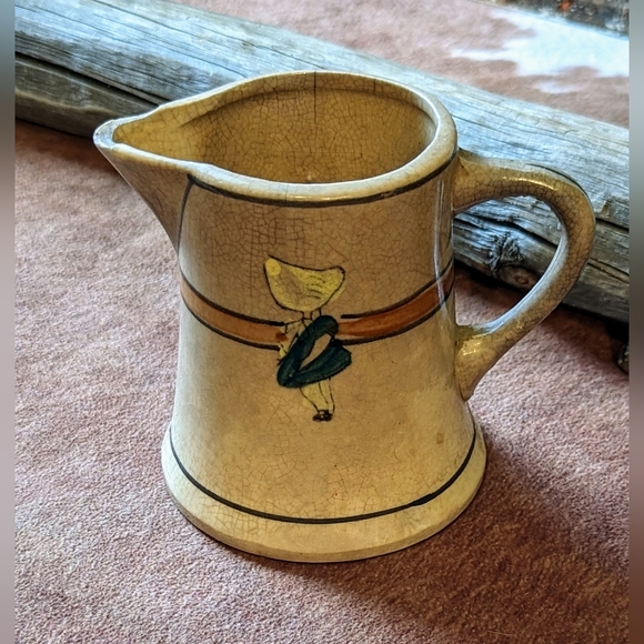 Vintage Rustic Ceramic Handpainted Sunbonnet Girl Pitcher - Picture 4 of 9